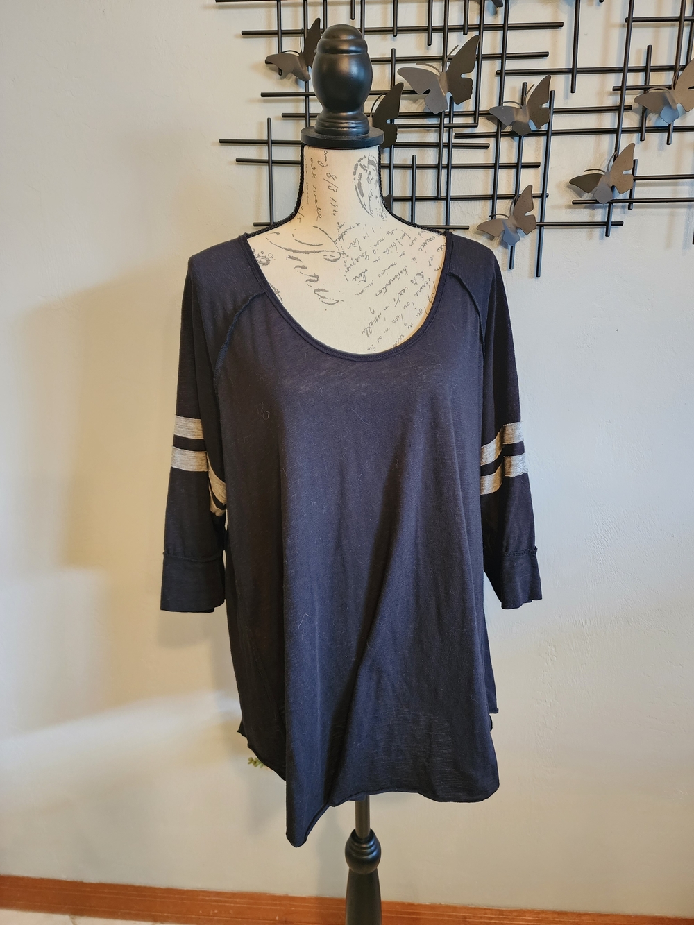 Torrid Black Raglen Scoop Neck 3/4 Sleeve Top with Stripe Detail